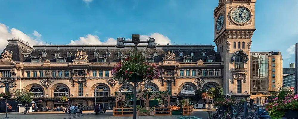 Gare de lyon façade avec la tour de l'horloge 75012 : nettoyage de bureaux à Paris 12