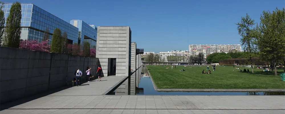 parc André Citroen sur ciel bleu 75015 : nettoyage de bureaux à Paris 15