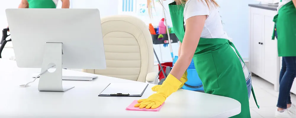 Bureau propre et bien rangé : avantages d’un environnement de travail entretenu