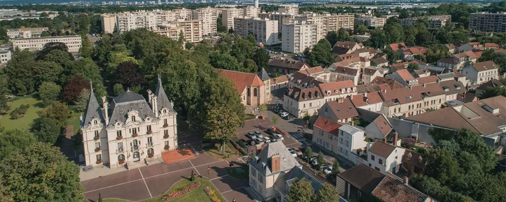 Vue aérienne du Château de Chilly Mazarin 91380. Entreprise nettoyage bureaux locaux 91