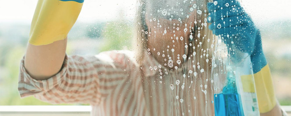 lavage de vitres un agent de nettoyage de vos locaux en Hauts de Seine à clamart