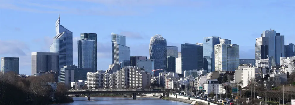 Vue aérienne de Courbevoie. Entreprise nettoyage bureaux locaux 92