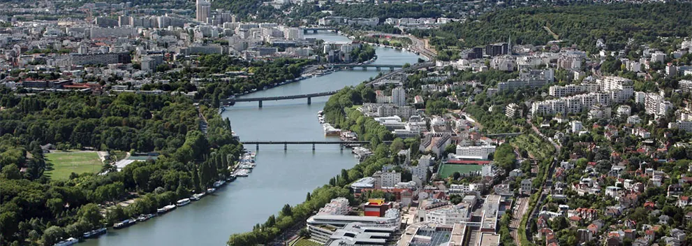 Vue aérienne de Suresnes. Entreprise nettoyage bureaux locaux 92