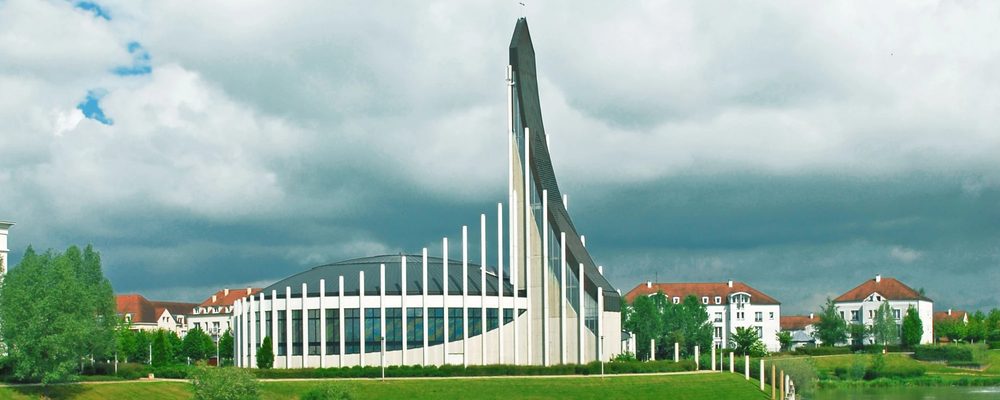 Le lac et l'église de Bussy-Saint-Georges : nettoyage de locaux professionnels à Bussy-Saint-Georges