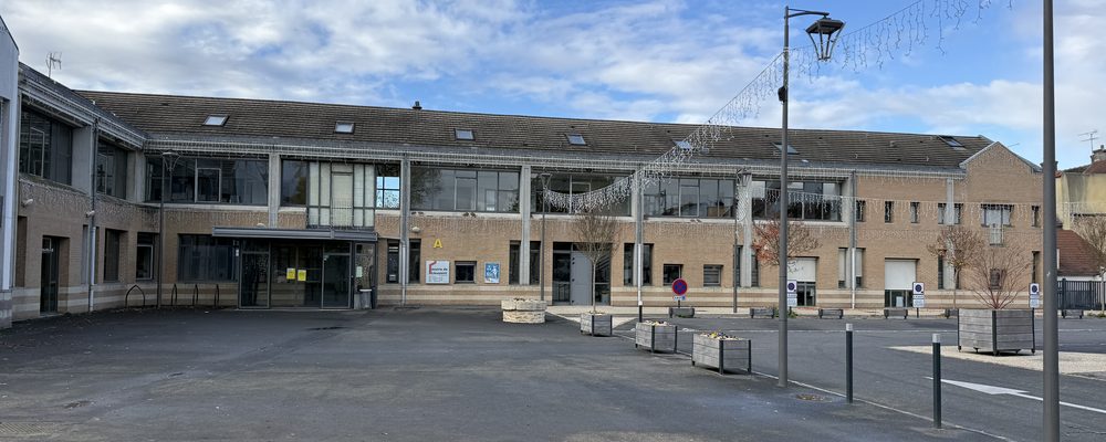 Mairie de Lieusaint (bâtiment A) : nettoyage de locaux professionnels à Lieusaint