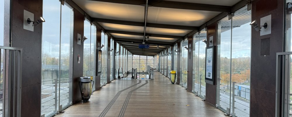 Passerelle de la gare de Lieusaint-Moissy à Moissy-Cramayel : nettoyage de locaux professionnels à Moissy-Cramayel