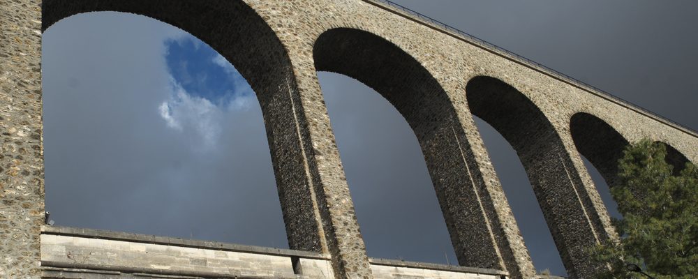 Arches de l'aqueduc d'Arcueil-Cachan : entreprise de nettoyage de bureaux et de locaux à Cachan (94230)