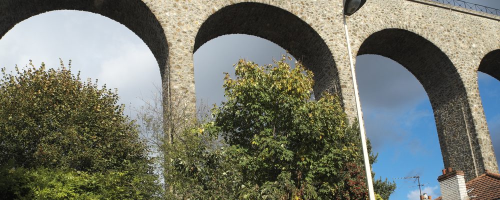 L'aqueduc d'Arcueil-Cachan vu de Cachan : nettoyage de locaux professionnels à Cachan