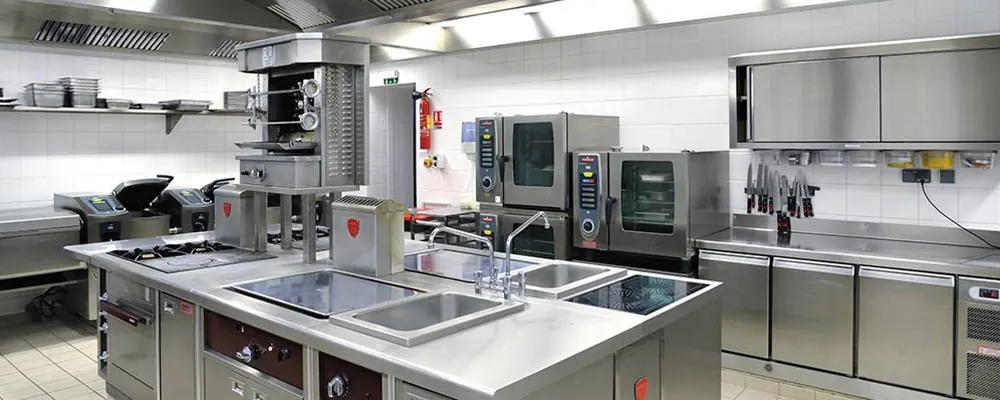 Hotte de cuisine professionnelle avec filtres à graisse à dégraisser