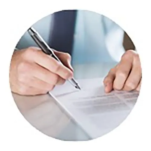 Nettoyage bureau à Paris pour contrat ménage pour une signature avec une main tenant un stylo plume